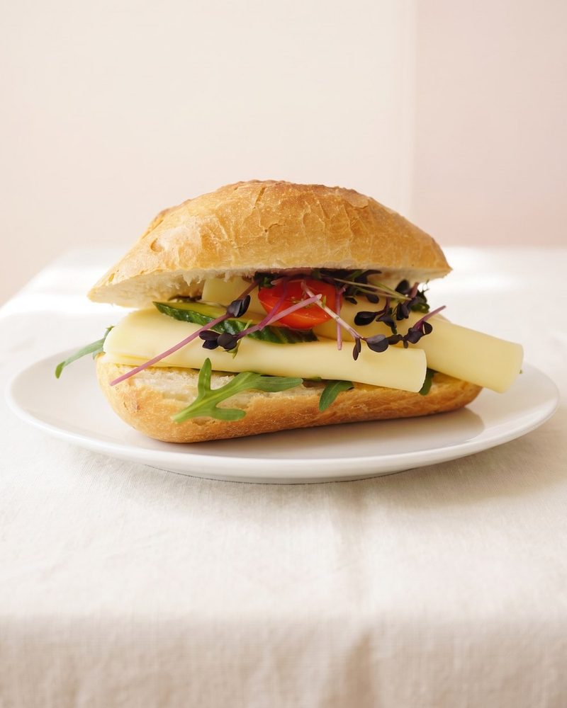 Ganzes belegtes Brötchen - Gouda