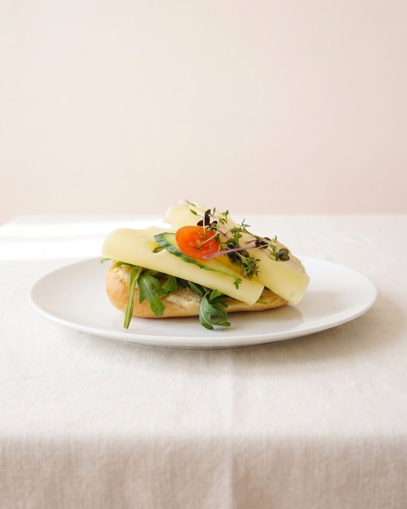 Halbes belegtes Brötchen - Emmentaler