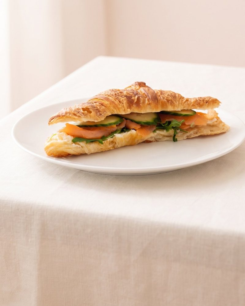 Belegtes Mini Croissant - Räucherlachs & Frischkäse